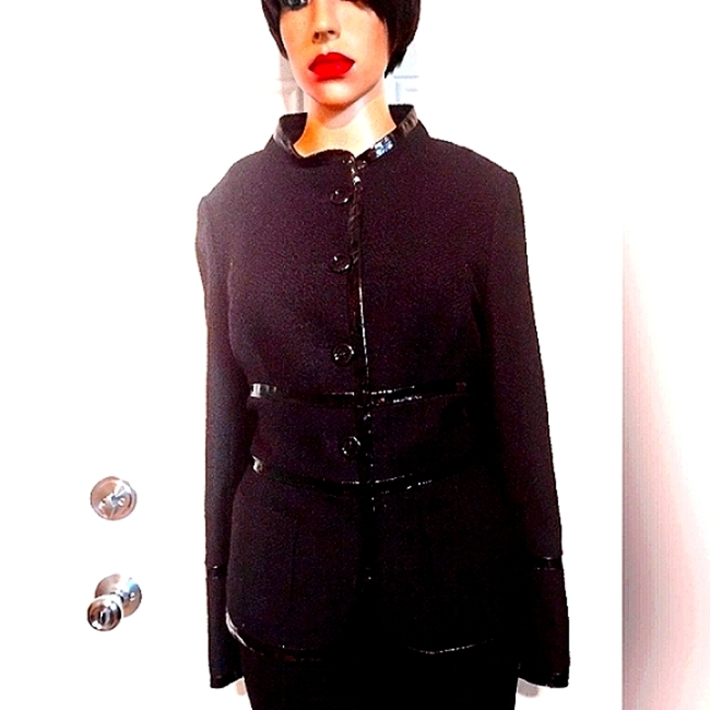 NWT ESCADA 10/12 BLACK BOUCLE WOOL CALFSKIN PATENT LEATHER LOGO NWT SKIRT SUIT